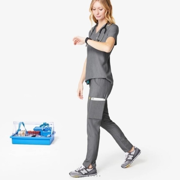 FIGS Yola Skinny Technical Collection Scrub Pants in Graphite Gray Size Medium - Picture 2 of 15